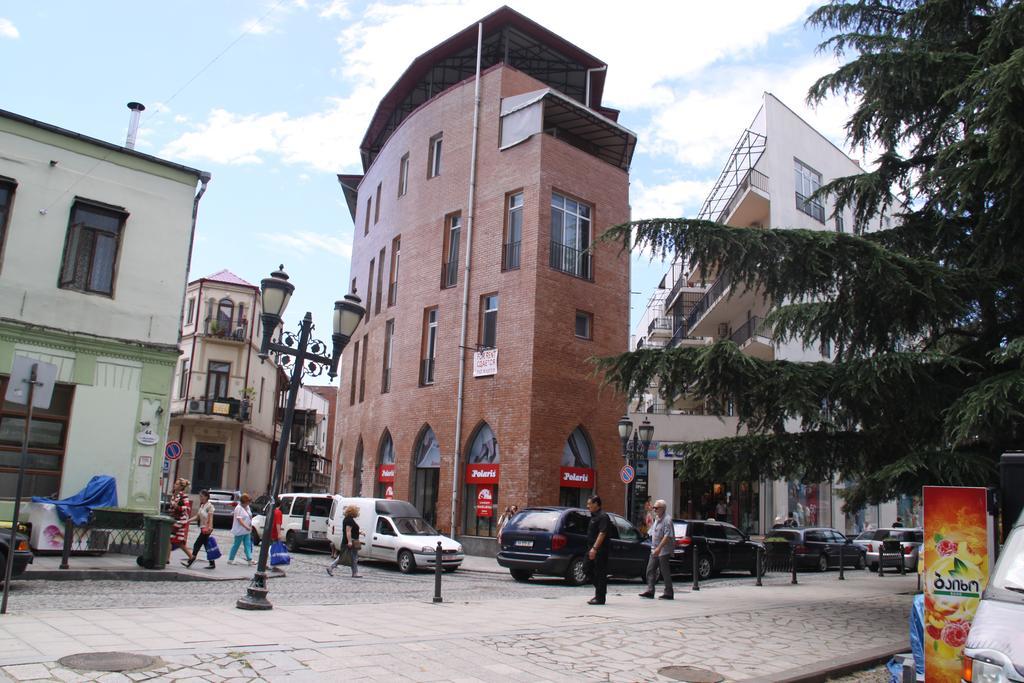 Black-White Rooms Batumi Exterior foto