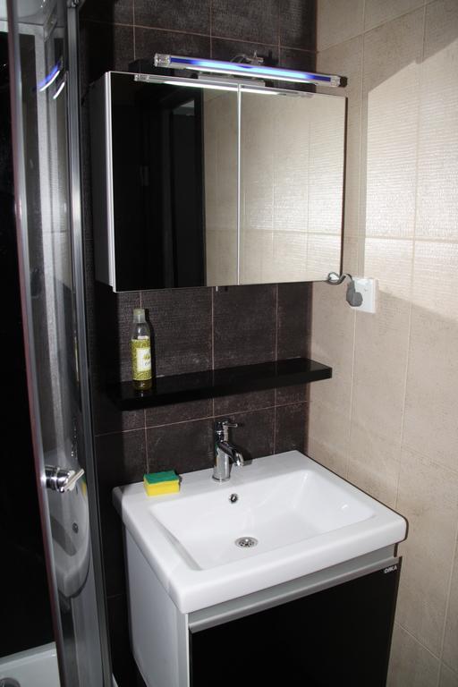 Black-White Rooms Batumi Exterior foto