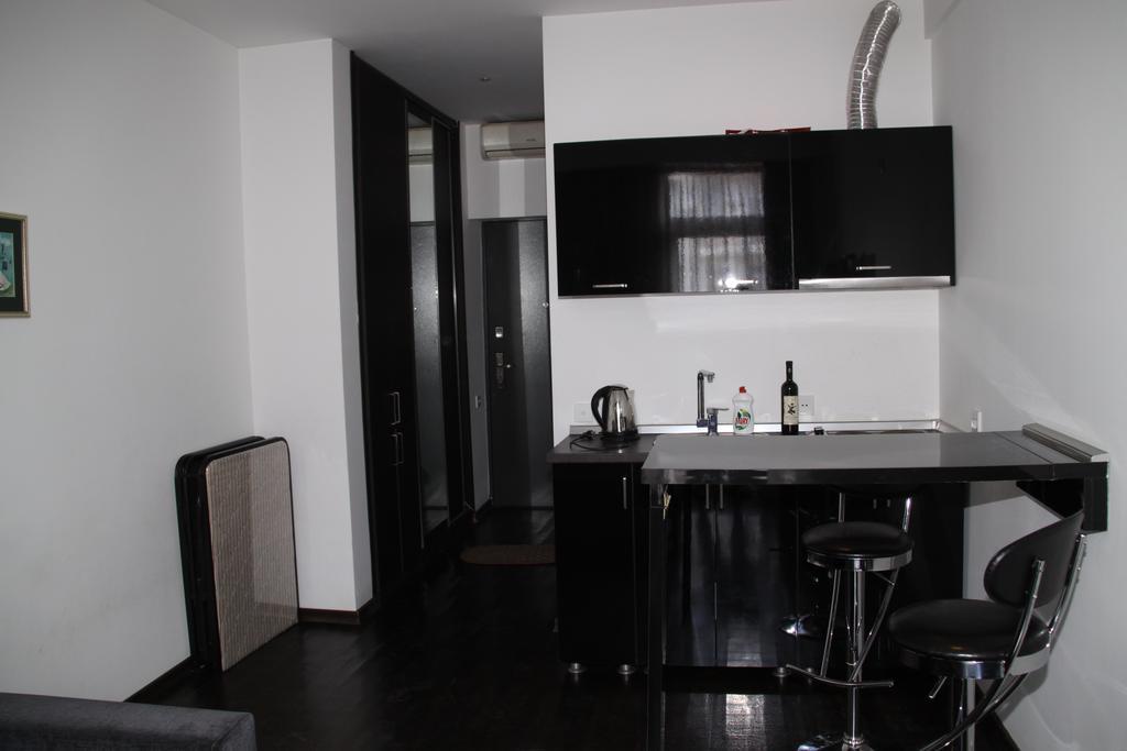 Black-White Rooms Batumi Exterior foto