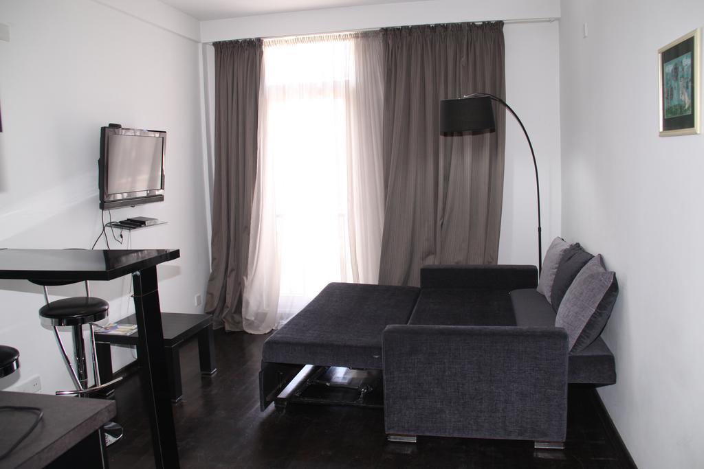 Black-White Rooms Batumi Exterior foto